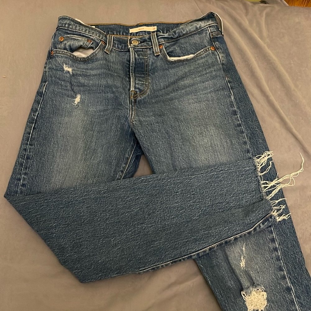 Levi’s wedgie straight Jean medium wash sz 28